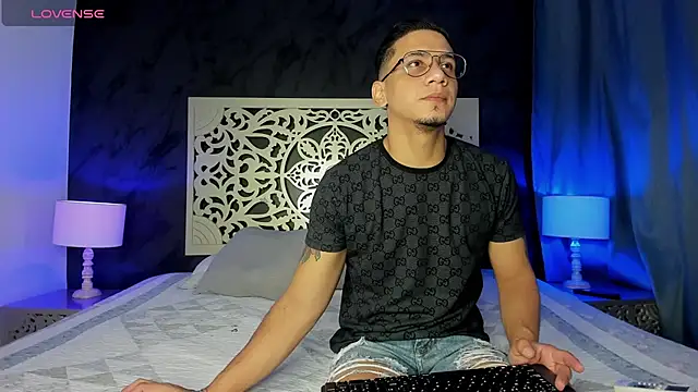 Snapshot of JoshMillerr_ chatting on 01/18/25, 12:04 JoshMillerr  online show from 01/18/25, 12:04