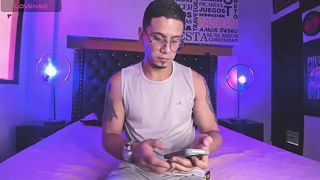 Snapshot of JoshMillerr_ chatting on 02/20/25, 04:46 JoshMillerr  online show from 02/20/25, 04:46