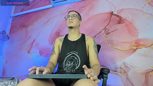 Snapshot of JoshMillerr_ chatting on 11/08/25, 02:45 JoshMillerr online show from 11/08/25, 02:45