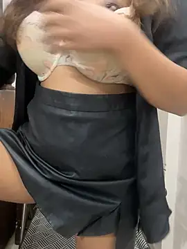 Snapshot of HoneyBearCpl chatting on 03/25/26, 04:02 HoneyBearCpl online show from 03/25/26, 04:02