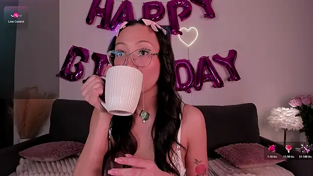 Snapshot of naomi_asian chatting on 04/11/26, 05:23 naomi asian online show from 04/11/26, 05:23