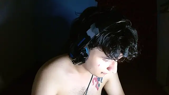 Snapshot of Charley_quin chatting on 07/08/26, 12:48 Charley quin online show from 07/08/26, 12:48