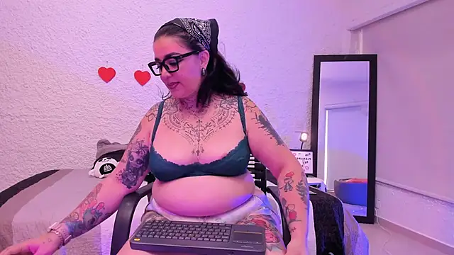 poisson ivy online show from 09/10/25, 08:20