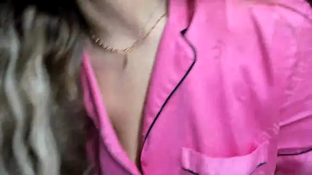 Snapshot of jennifer838 chatting on 04/20/26, 08:39 jennifer838 online show from 04/20/26, 08:39