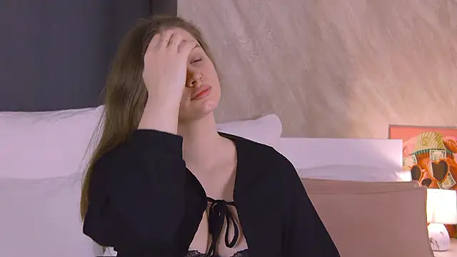 Snapshot of EllieHayes chatting on 03/09/26, 08:35 EllieHayes online show from 03/09/26, 08:35