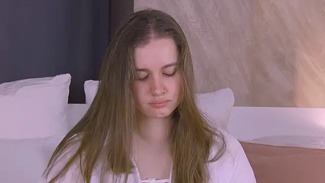 Snapshot of EllieHayes chatting on 03/20/26, 09:30 EllieHayes online show from 03/20/26, 09:30