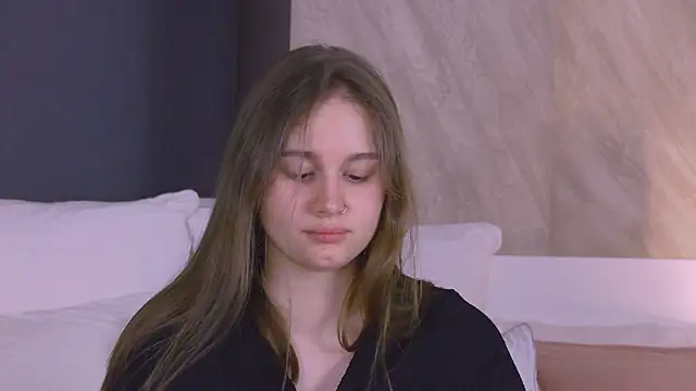 Snapshot of EllieHayes chatting on 04/04/26, 10:07 EllieHayes online show from 04/04/26, 10:07