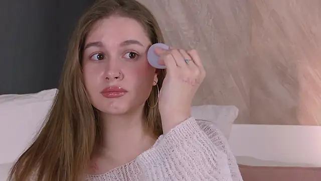 Snapshot of EllieHayes chatting on 04/10/26, 10:14 EllieHayes online show from 04/10/26, 10:14