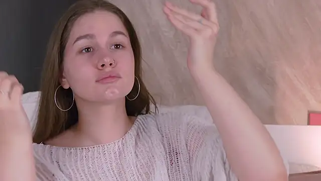 Snapshot of EllieHayes chatting on 04/11/26, 09:30 EllieHayes online show from 04/11/26, 09:30