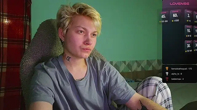 esajukyy online show from 12/18/24, 03:44