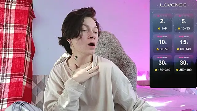 esajukyy online show from 10/25/25, 04:31