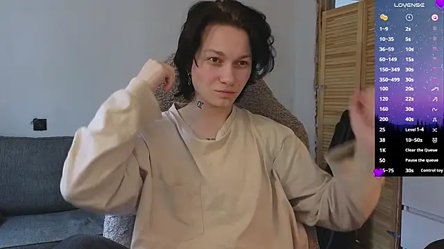 esajukyy online show from 04/10/26, 08:52