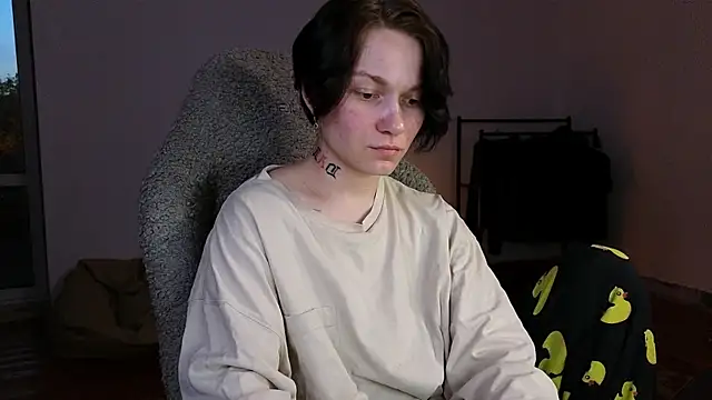 esajukyy online show from 05/28/26, 03:20