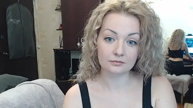 Snapshot of LuckyShot chatting on 01/15/25, 12:58 LuckyShot online show from 01/15/25, 12:58