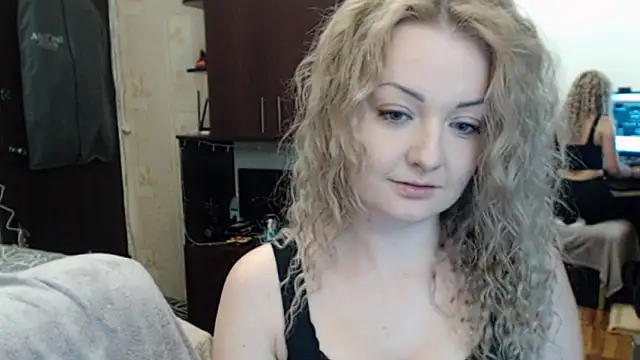 Snapshot of LuckyShot chatting on 01/15/25, 06:29 LuckyShot online show from 01/15/25, 06:29