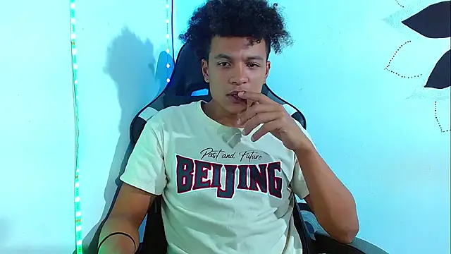 Snapshot of Black_Diamon_ chatting on 01/31/25, 09:05 Black Diamon online show from 01/31/25, 09:05