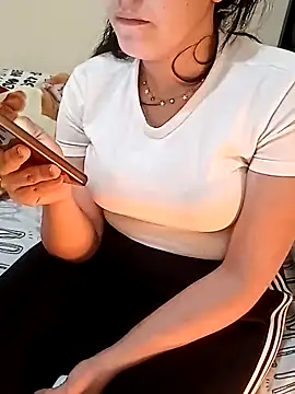 Snapshot of ShadiaStar chatting on 02/27/25, 08:31 ShadiaStar online show from 02/27/25, 08:31