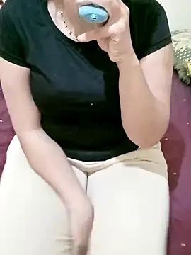 Snapshot of ShadiaStar chatting on 03/21/25, 07:46 ShadiaStar online show from 03/21/25, 07:46