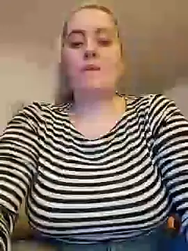 Snapshot of houy111111 chatting on 03/09/25, 09:03 houy111111 online show from 03/09/25, 09:03