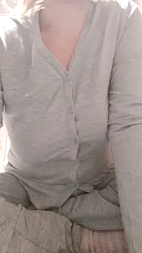 Snapshot of houy111111 chatting on 11/27/25, 10:28 houy111111 online show from 11/27/25, 10:28