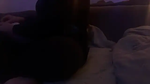 Snapshot of houy111111 chatting on 12/02/25, 06:03 houy111111 online show from 12/02/25, 06:03