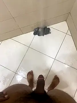 Snapshot of Lahcene chatting on 10/13/25, 05:46 Lahcene online show from 10/13/25, 05:46