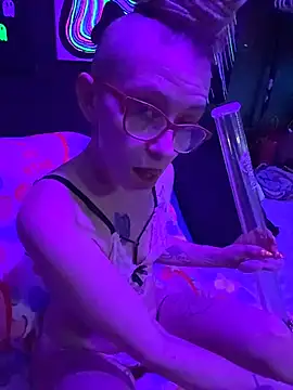 Snapshot of Stonermama666420 chatting on 02/04/26, 05:13 Stonermama666420 online show from 02/04/26, 05:13