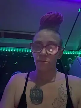 Snapshot of Stonermama666420 chatting on 02/22/26, 04:57 Stonermama666420 online show from 02/22/26, 04:57