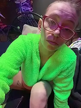 Snapshot of Stonermama666420 chatting on 03/08/26, 05:00 Stonermama666420 online show from 03/08/26, 05:00