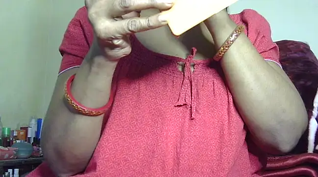 Snapshot of Suhana-sapna chatting on 02/18/25, 11:33 Suhana-sapna online show from 02/18/25, 11:33