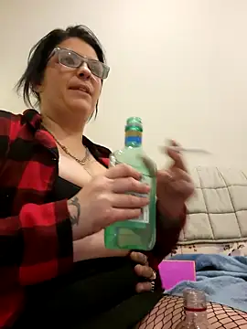 Snapshot of Neveah6 chatting on 12/15/24, 08:30 Neveah6 online show from 12/15/24, 08:30