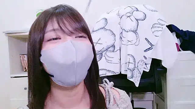 Snapshot of Runarunapi chatting on 11/25/25, 12:05 Runarunapi online show from 11/25/25, 12:05