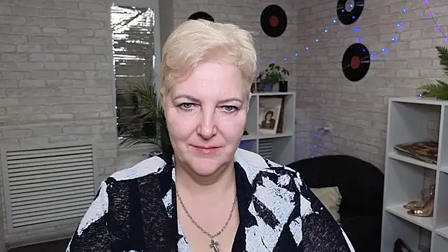 Sandra Snow online show from 12/22/24, 10:38