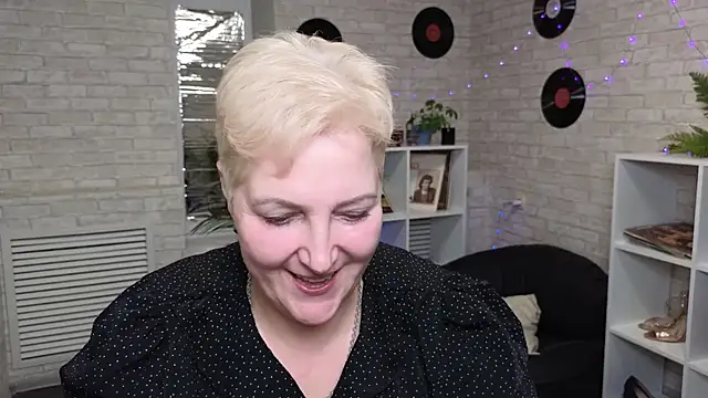 Sandra Snow online show from 12/22/24, 01:44