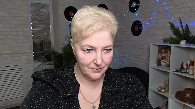 Sandra Snow online show from 12/23/24, 03:23