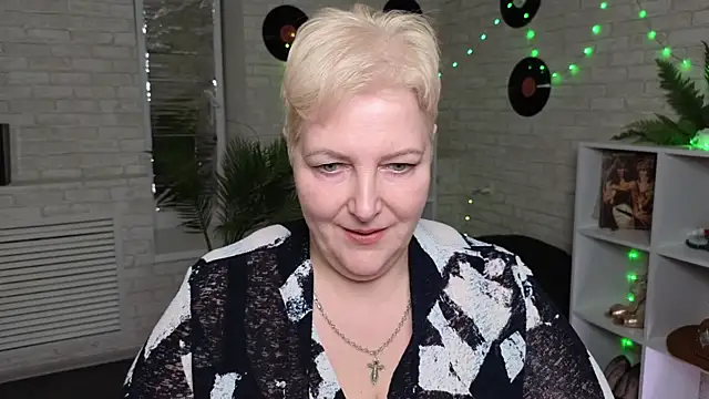 Sandra Snow online show from 12/24/24, 03:37
