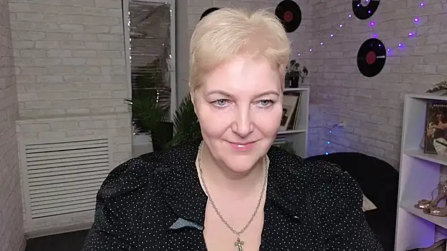 Sandra Snow online show from 12/28/24, 03:48