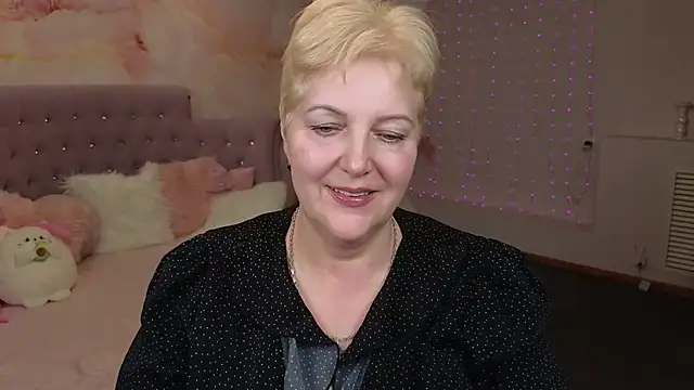 Sandra Snow online show from 01/14/25, 02:53