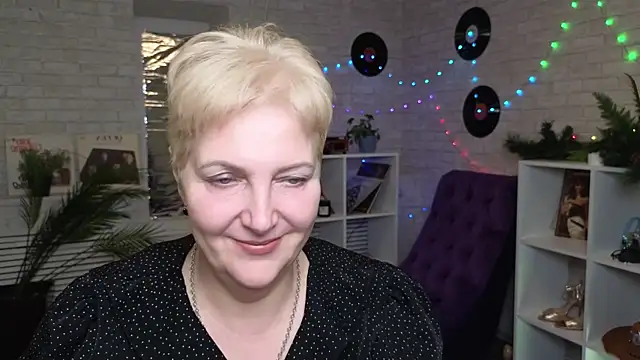 Sandra Snow online show from 01/22/25, 02:35