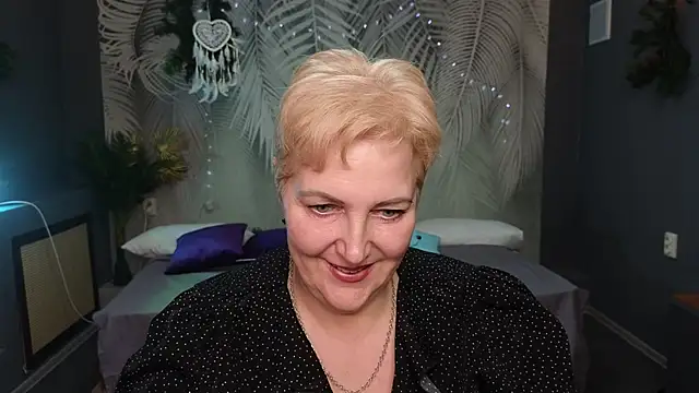 Sandra Snow online show from 01/23/25, 02:39