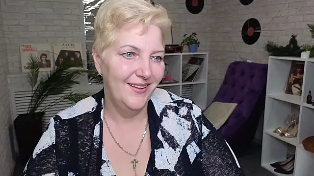 Sandra Snow online show from 01/26/25, 04:51