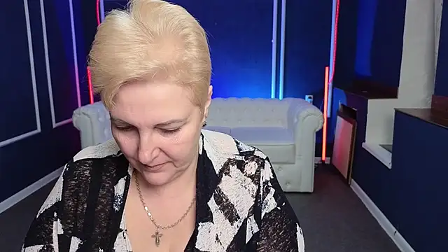 Sandra Snow online show from 01/27/25, 02:24