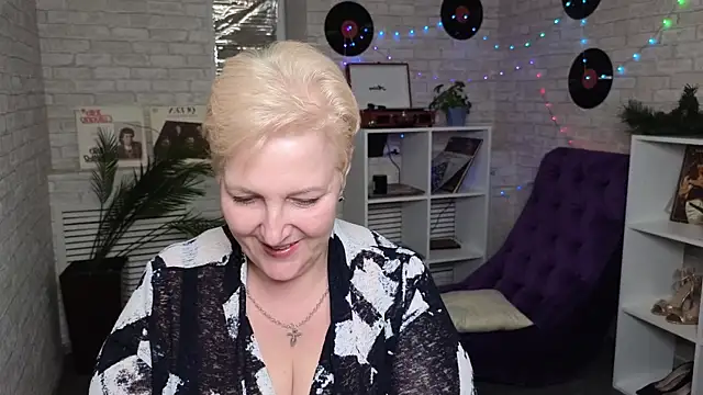 Sandra Snow online show from 01/28/25, 08:36
