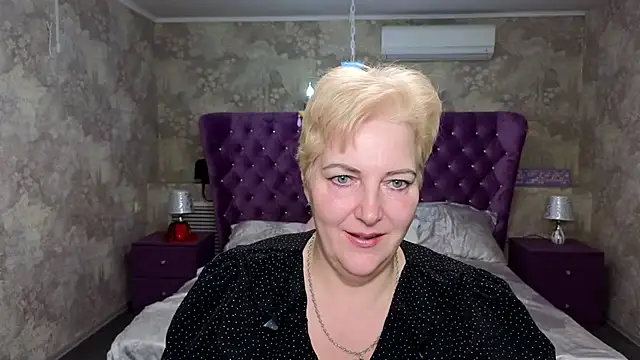 Sandra Snow online show from 02/01/25, 02:13