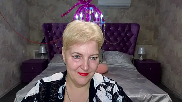 Sandra Snow online show from 02/14/25, 02:44