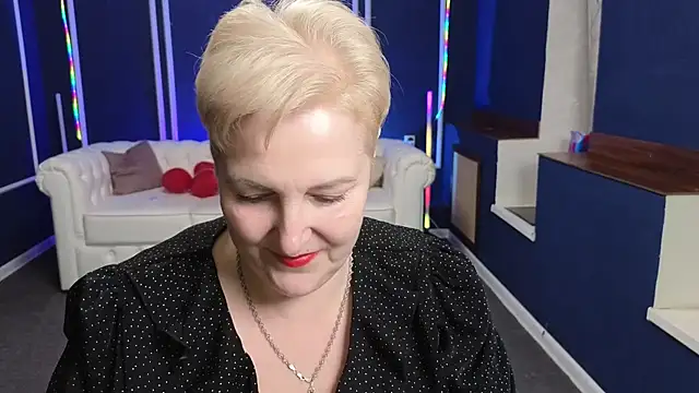 Sandra Snow online show from 02/18/25, 03:21