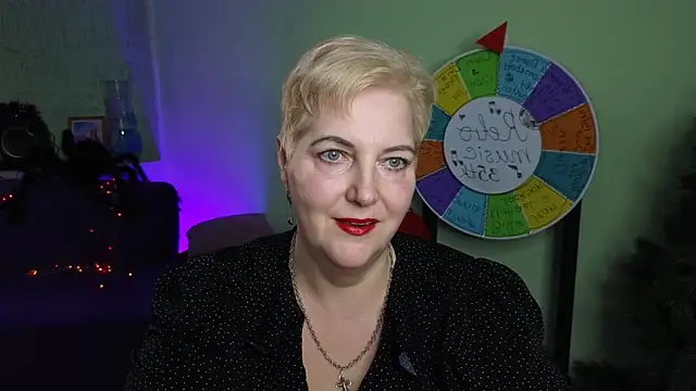 Sandra Snow online show from 02/20/25, 01:19