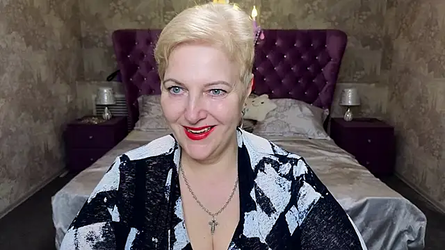 Sandra Snow online show from 02/26/25, 02:36