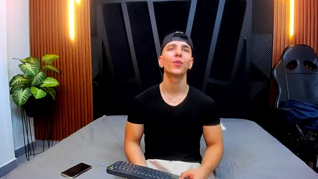 Flynn Riider online show from 01/23/25, 08:13