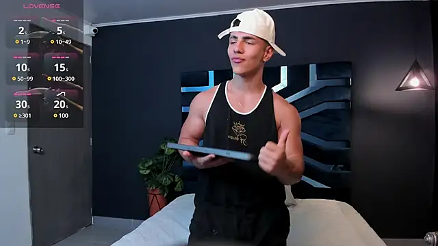 Flynn Riider online show from 03/13/25, 02:23